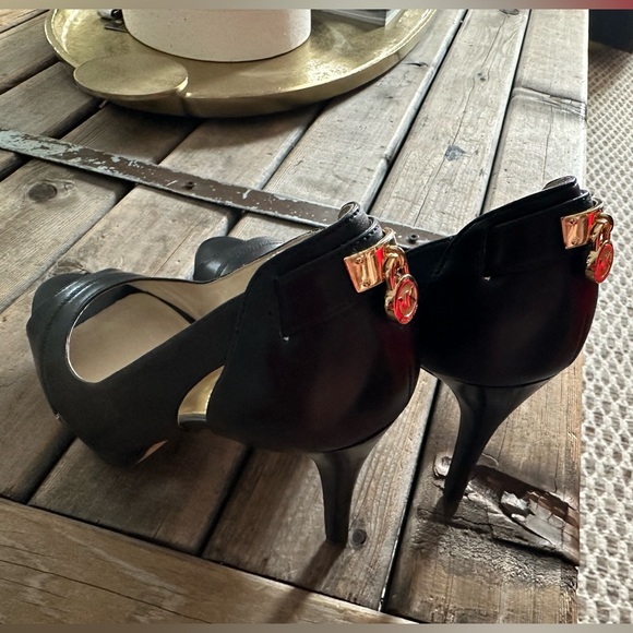 As new BLACK MICHAEL KORS HEELS - Picture 7 of 7